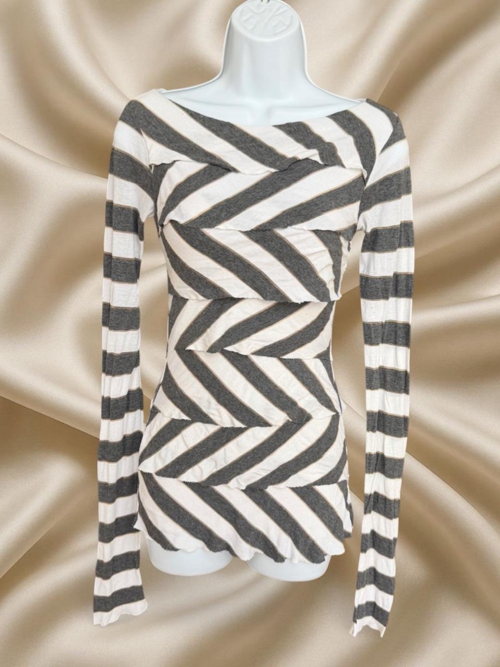 Striped Boatneck Long-Sleeve Ruffle Top in White and Gray